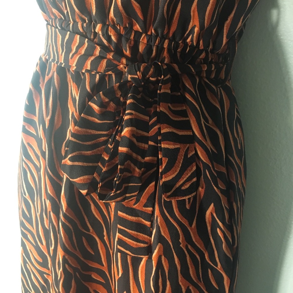 Animal Print Sleeveless V-Neck Belt Summer Romper - Picture 2 of 8